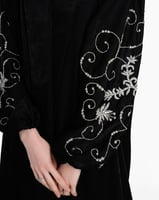 L094 -عباية أسود حرير مغسول - تطريز .