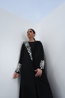 L114-عباية حرير مغسول أسود تطريز