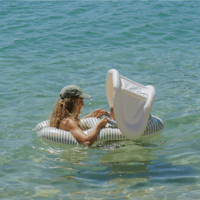 عوامة الأطفال,بتصميم بطة مخططة بلون الأخضر