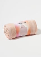 منشفة بغطاء للرأس وردية