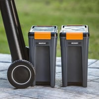 صندوق مع غطاء لحفظ حبيبات الخشب