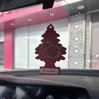 معطر سيارة يعلق على المرايا