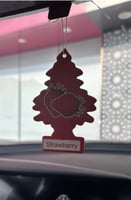 معطر سيارة يعلق على المرايا