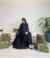 نص بشت حرير ستان طبعة أسود وأبيض