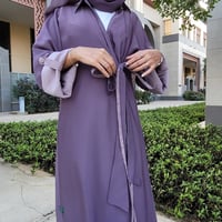 عباية صنوان بلون بنفسجي، مع ياقة وكم بوجهين