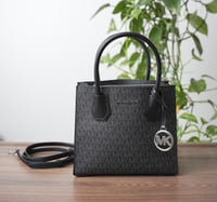 شنطة مايكل كورس