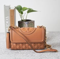 شنطة توري بورش