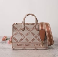 شنطة مايكل كورس