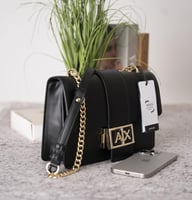 شنطة ارماني وسط المعدن فضي