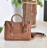 شنطة مايكل كورس