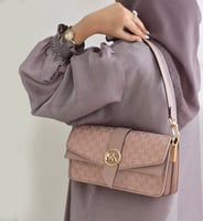 شنطة مايكل كورس