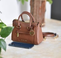 شنطة مايكل كورس