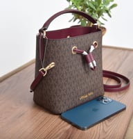 شنطة مايكل كورس