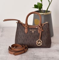 شنطة مايكل كورس