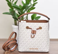 شنطة مايكل كورس