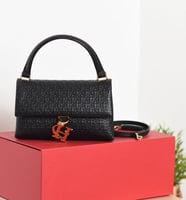 شنطة كارولينا هريرا سمول