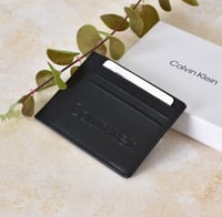 حامل بطايق كالفن كلاين