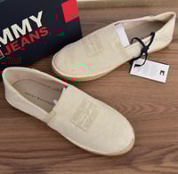 حذاء نسائي ماركة تومي هيلفيغر