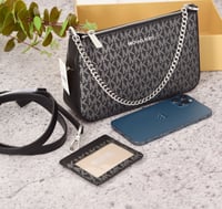 شنطة مايكل كورس