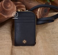 حامل بطائق ماركة توري بورش