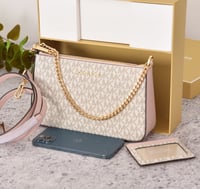 شنطة مايكل كورس