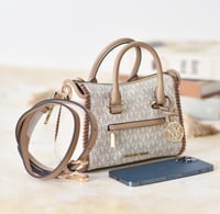 شنطة مايكل كورس