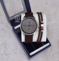 طقم ساعة مع سوار تومي هليفغر