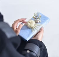 تغليف هدايا ورقي مدموج مع قماش