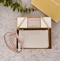 شنطة مايكل كورس