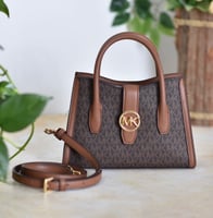 شنطة مايكل كورس