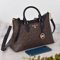 شنطة مايكل كورس