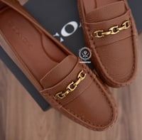 حذاء نسائي رسمي ماركة كوتش