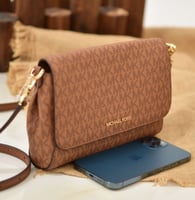 شنطة مايكل كورس