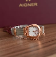 ساعة نسائية مع سوار ماركة اقنر