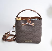 شنطة مايكل كورس