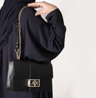 شنطة ارماني وسط المعدن فضي