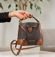 شنطة مايكل كورس