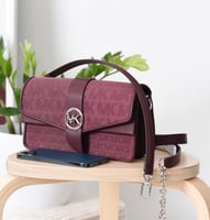 شنطة مايكل كورس