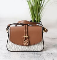 شنطة مايكل كورس