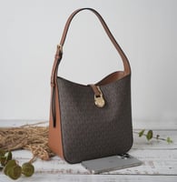 شنطة مايكل كورس