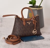 شنطة مايكل كورس