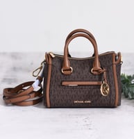 شنطة مايكل كورس