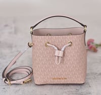 شنطة مايكل كورس