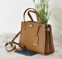 شنطة توري بورش