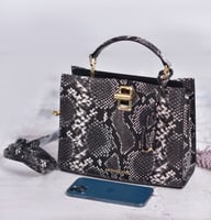 شنطة مايكل كورس