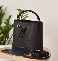 شنطة مايكل كورس