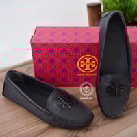 حذاء نسائي ماركة توري بورش