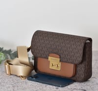 شنطة مايكل كورس