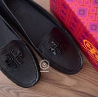 حذاء نسائي ماركة توري بورش