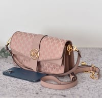 شنطة مايكل كورس